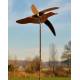 Mobile Jardin Eolienne sur Tige Motif Oiseau Décoration Animée en Acier Oxydé 20x55x203cm